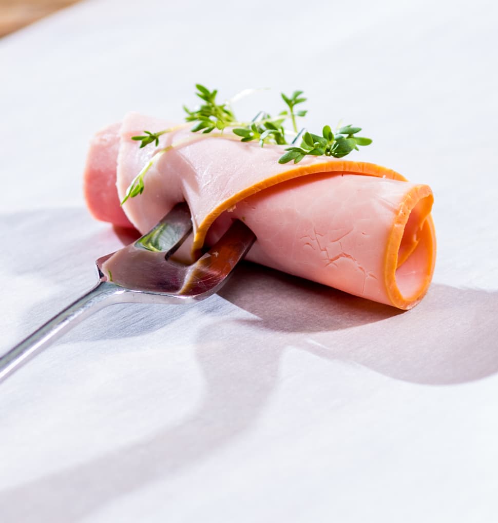 Aufgerollte Wurst auf einer Gabel